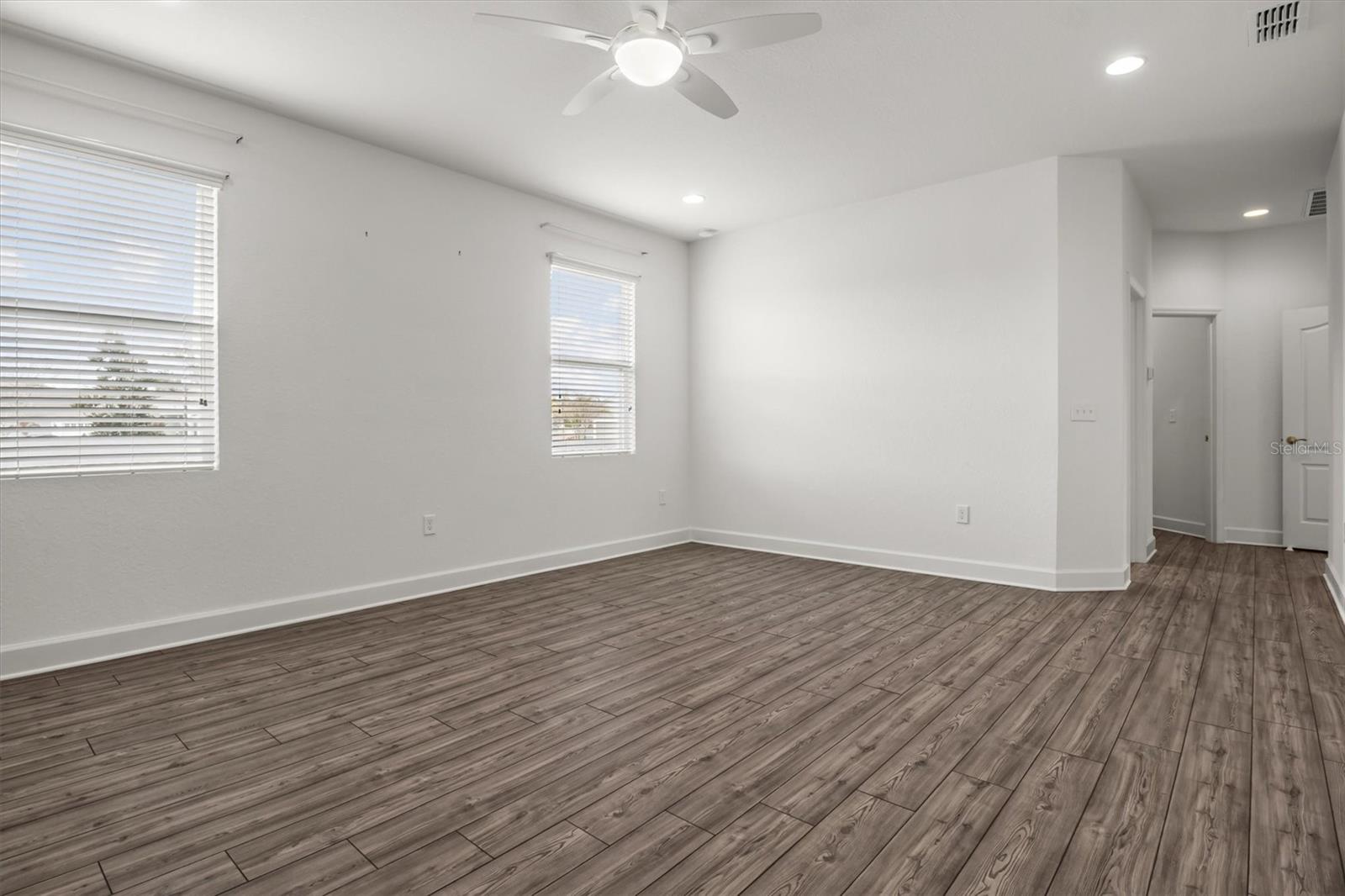 SANCTUARY BY THE LAKE PH ONE - Residential