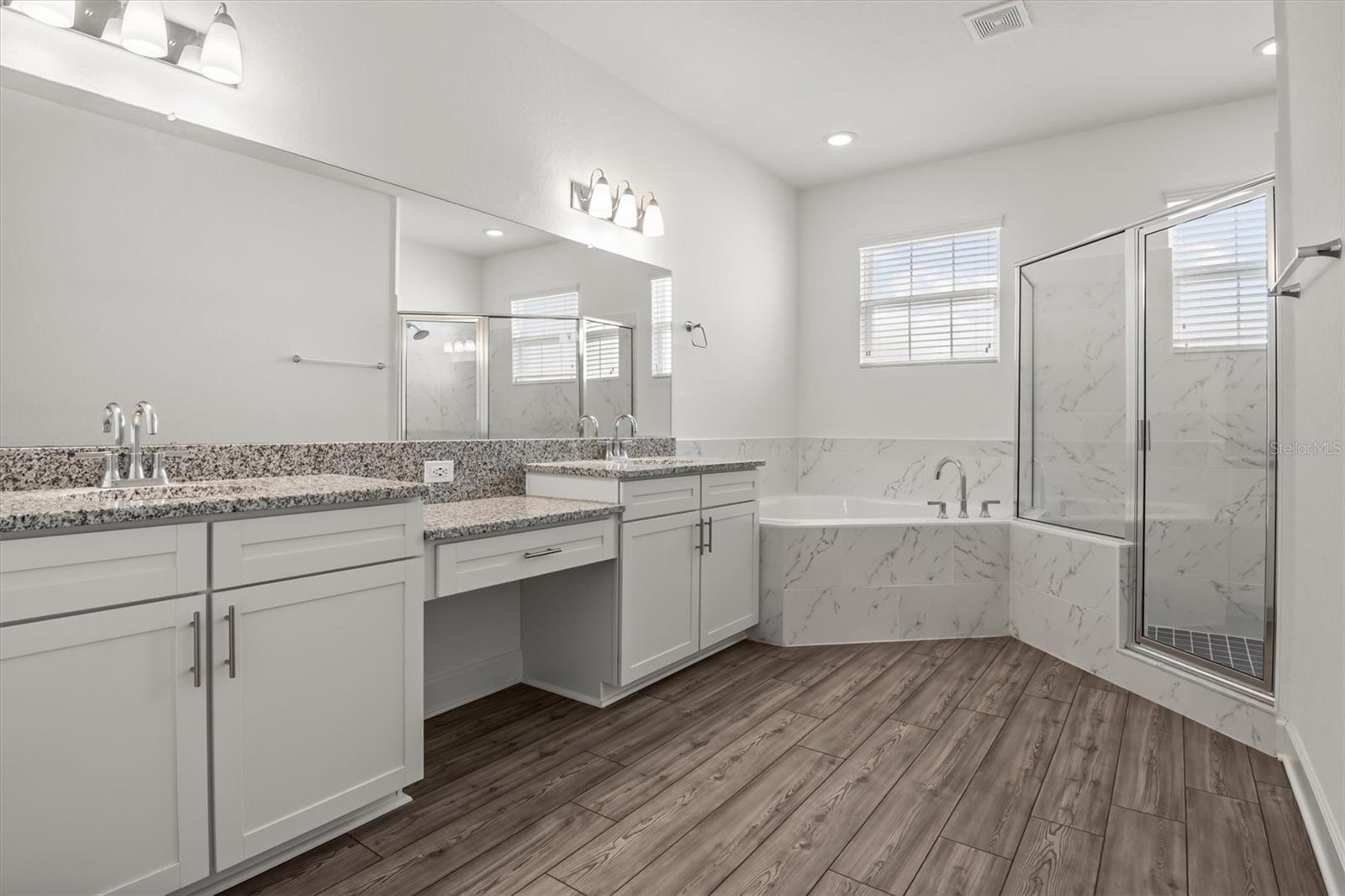 SANCTUARY BY THE LAKE PH ONE - Residential