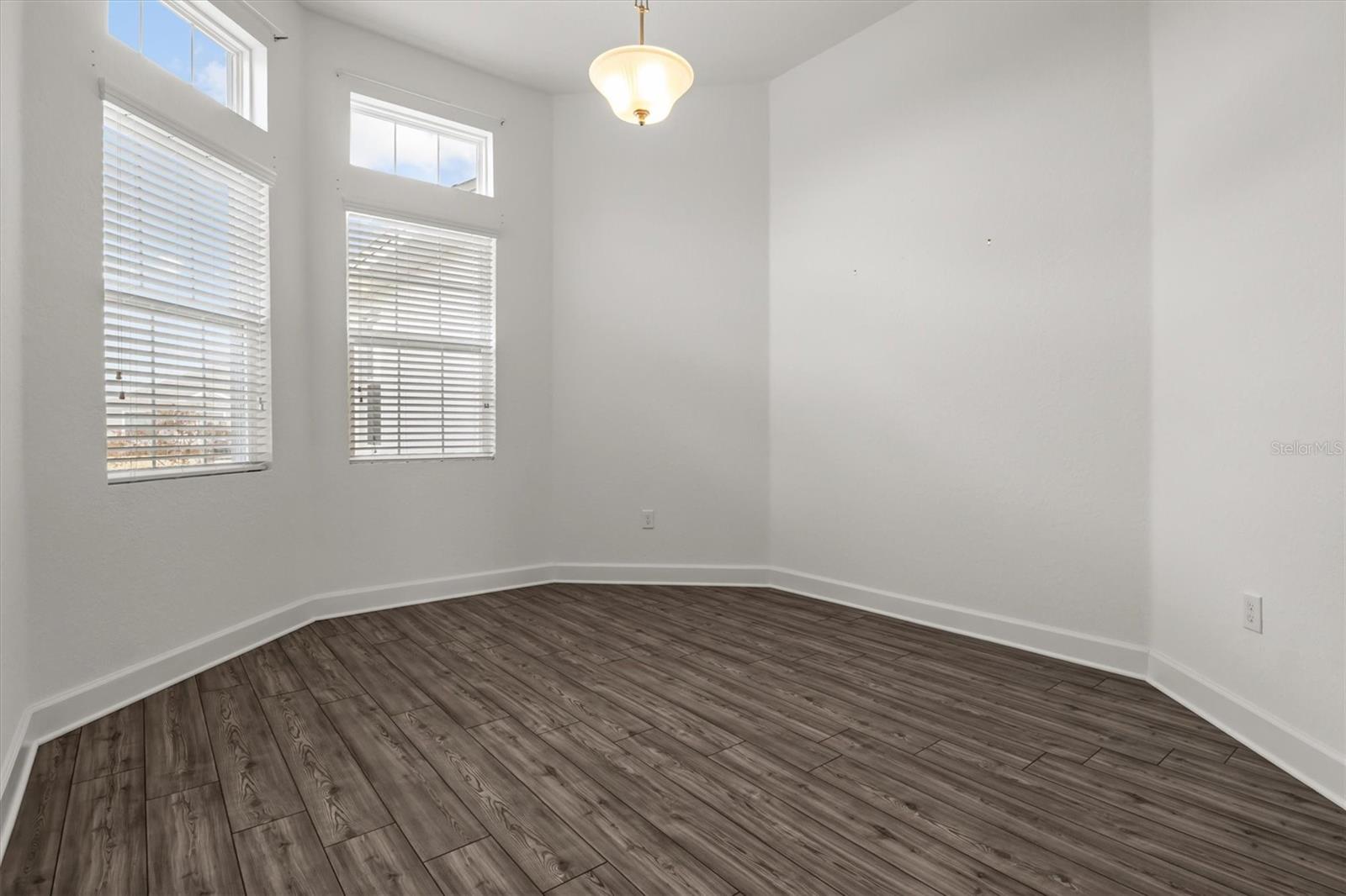 SANCTUARY BY THE LAKE PH ONE - Residential