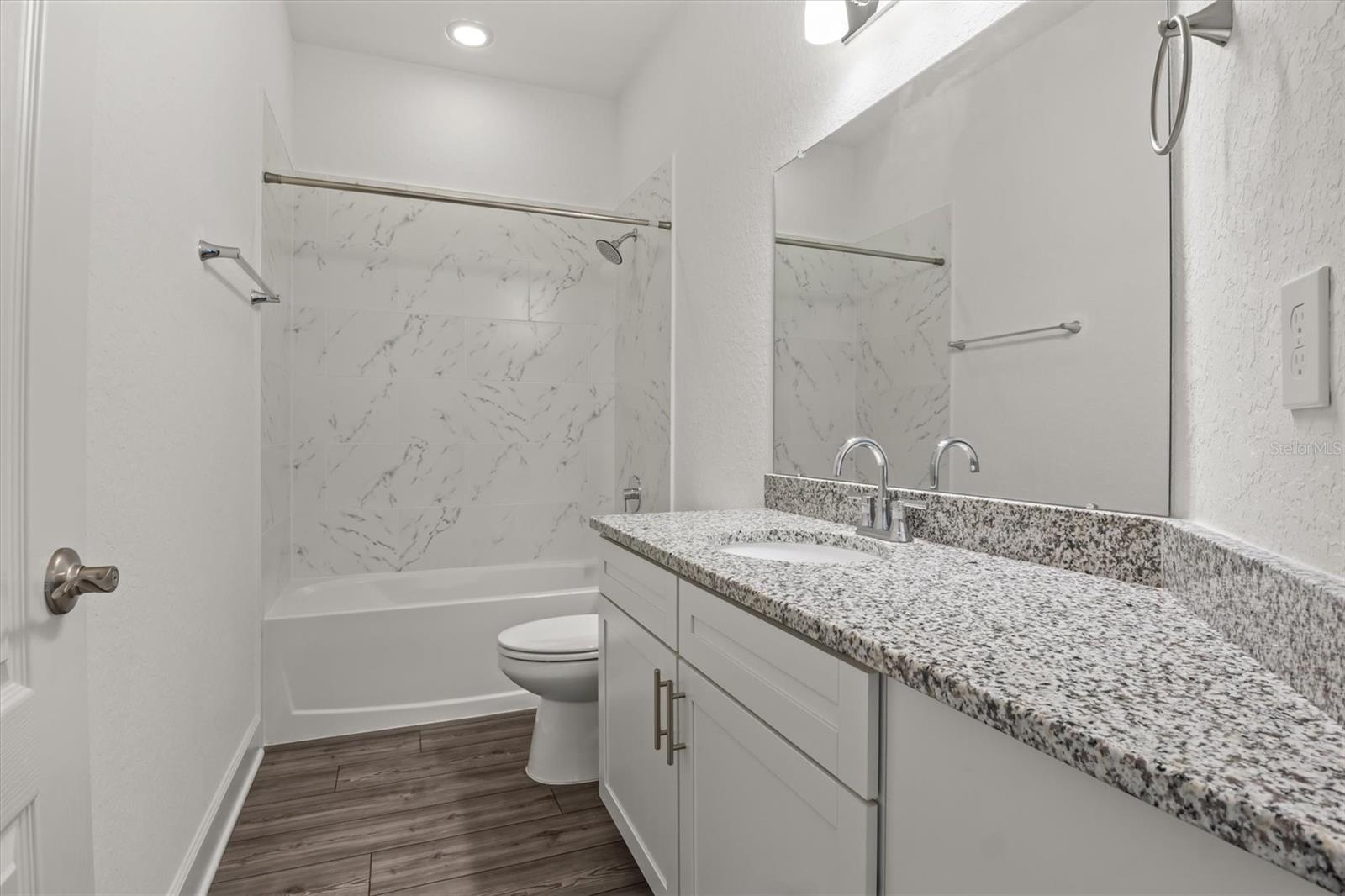 SANCTUARY BY THE LAKE PH ONE - Residential