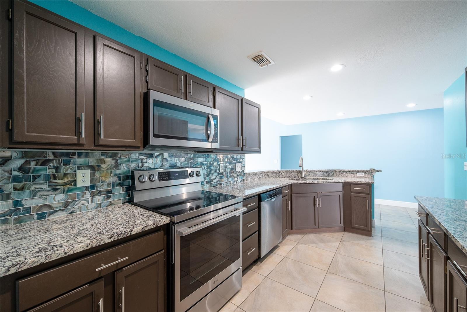 LAKEWOOD AT THE CROSSINGS UNIT 4 - Residential