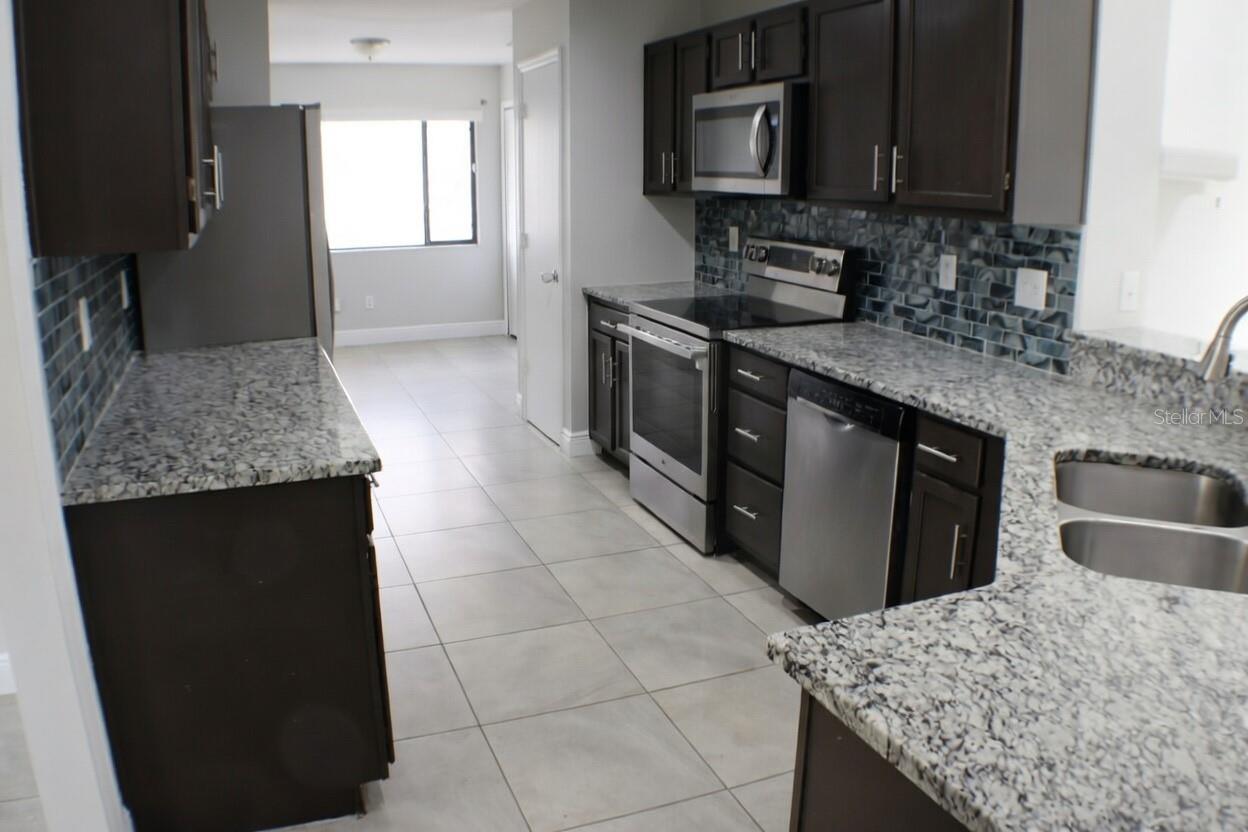 LAKEWOOD AT THE CROSSINGS UNIT 4 - Residential