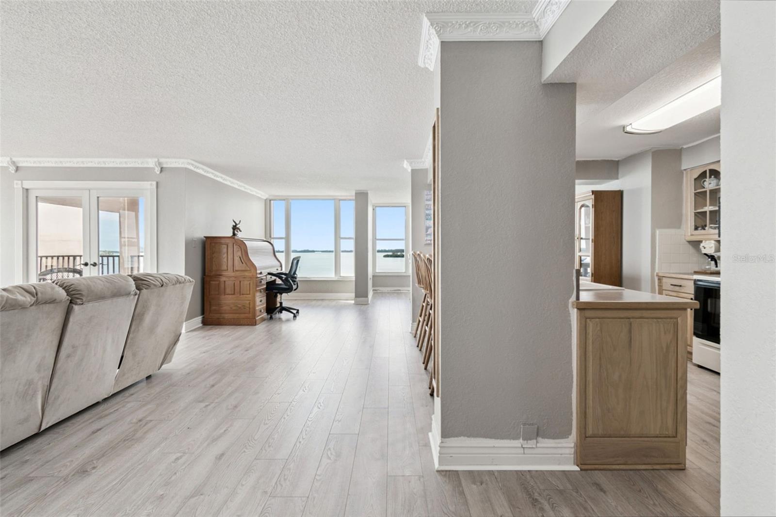 EDGEWATER ARMS 4TH CONDO - Residential