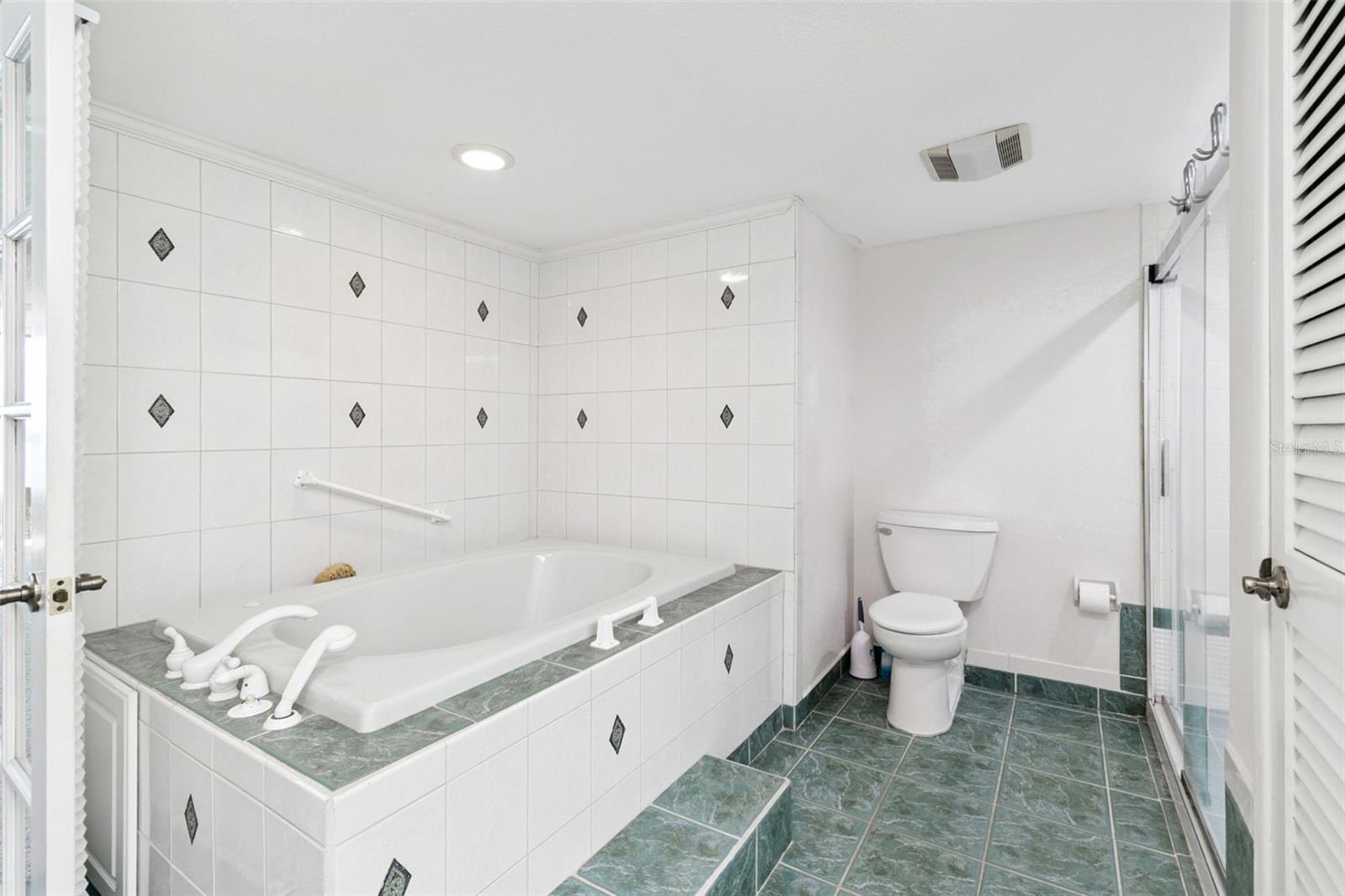 EDGEWATER ARMS 4TH CONDO - Residential