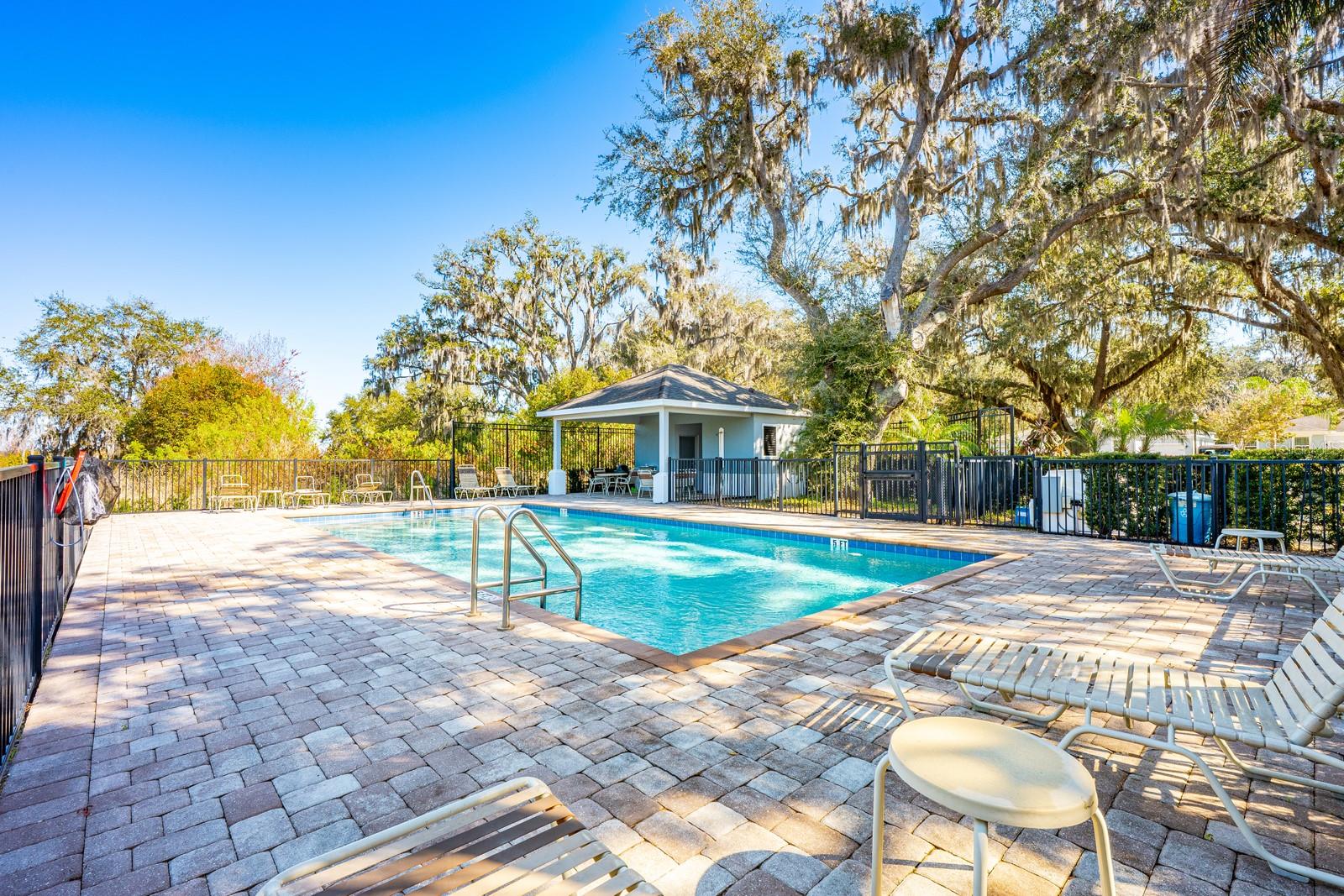 OAKTREE POINTE VILLAS - Residential