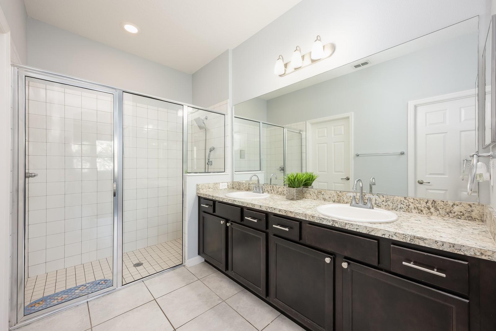 OAKTREE POINTE VILLAS - Residential