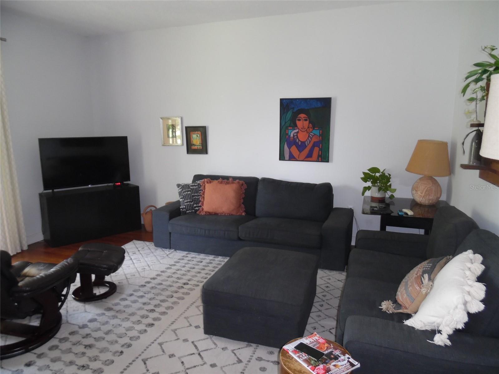 2583 VINEYARD CIRCLE