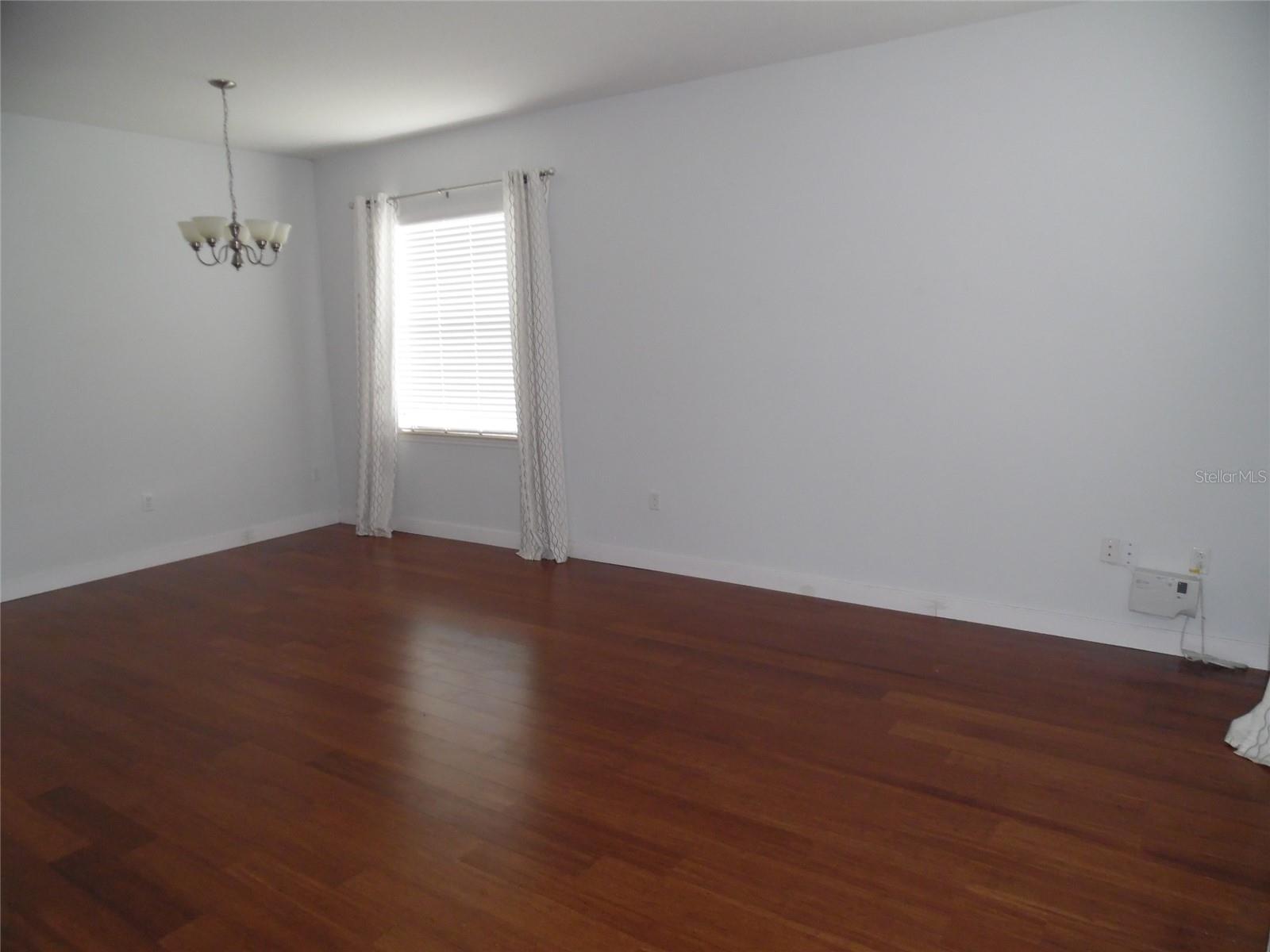 2583 VINEYARD CIRCLE