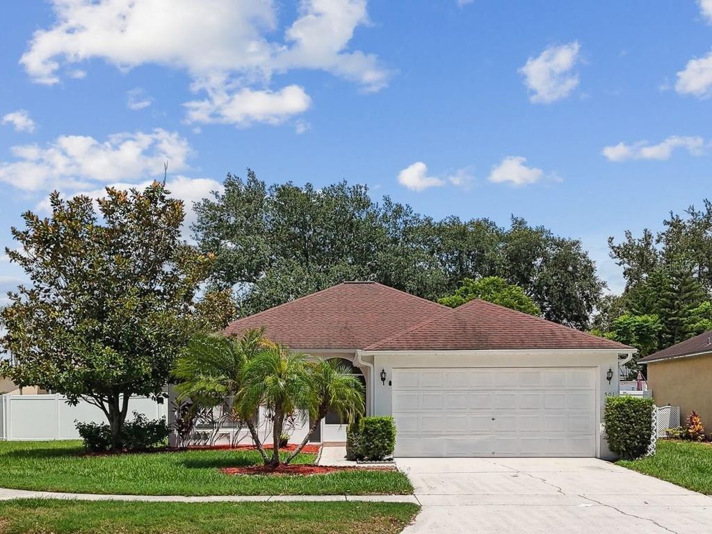 Photo of 501 Royal Ridge Street, Valrico, FL 33594 (MLS # TB8405183)