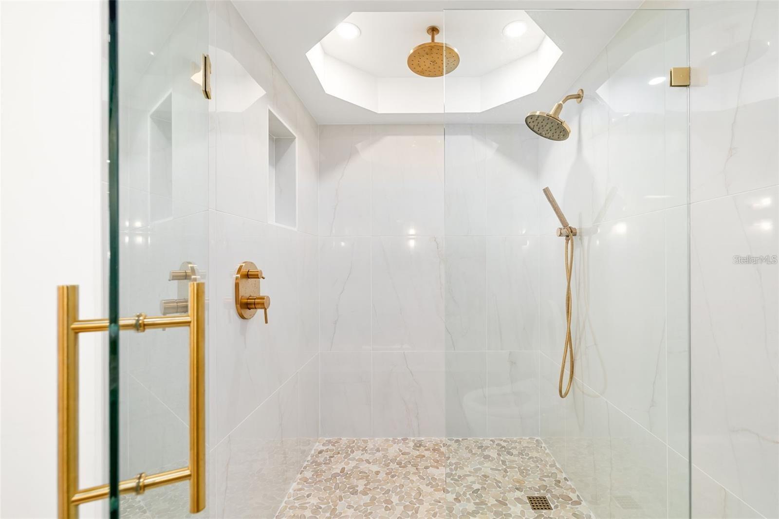 WHISPERING SANDS SEC 7 - Residential