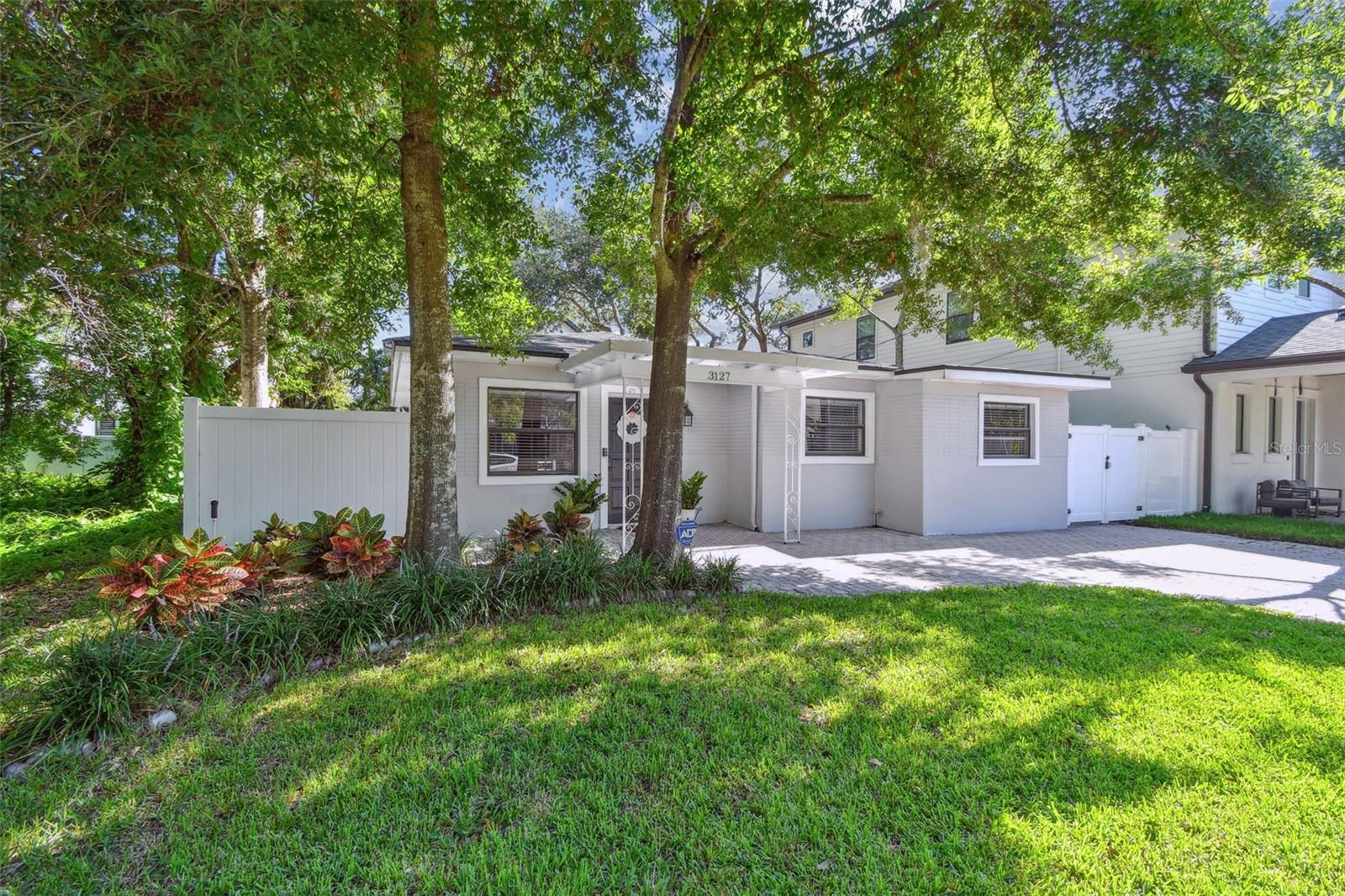 3127 W OAKELLAR AVENUE