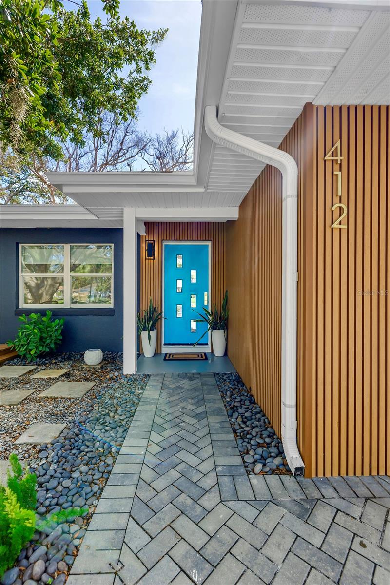 412 MIRA VISTA DRIVE