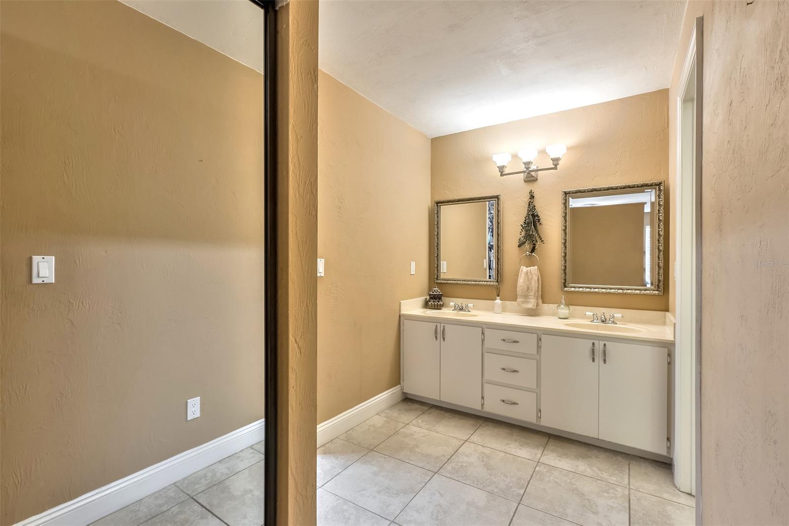 Pelican Bay Ph 03 Un 11 - Residential