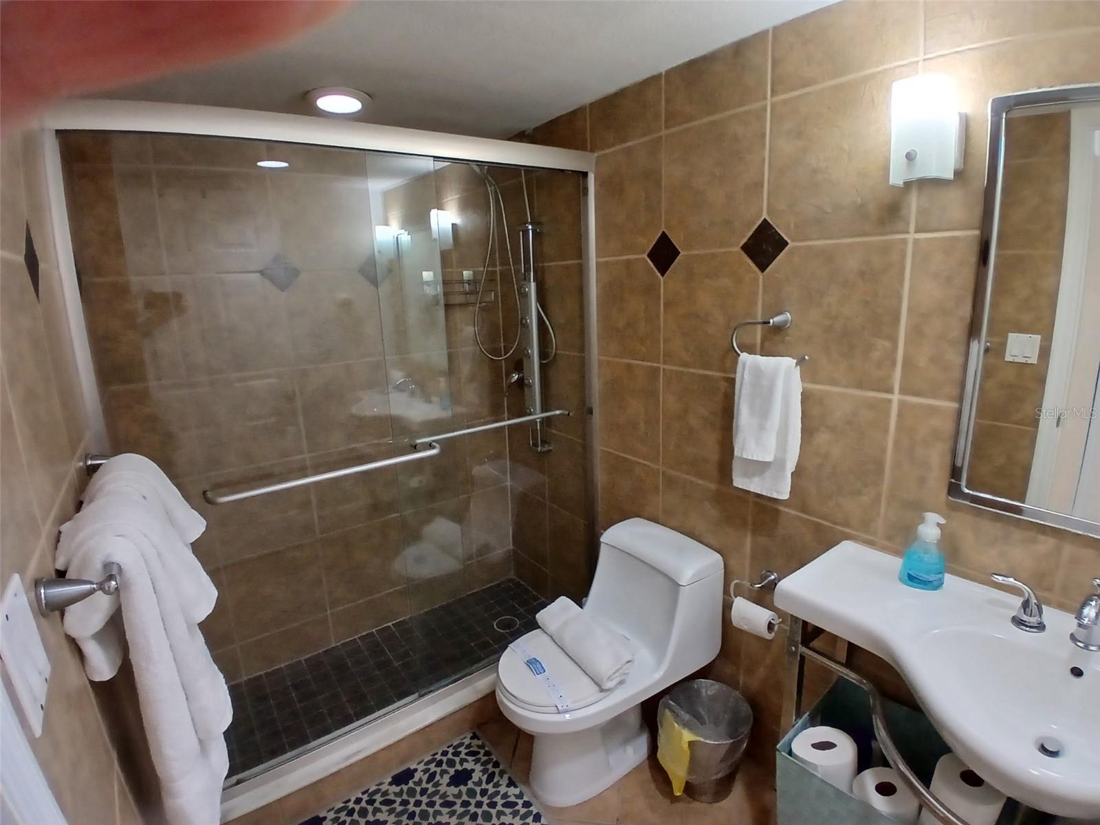 FOUNTAIN BEACH RESIDENCE - Residential