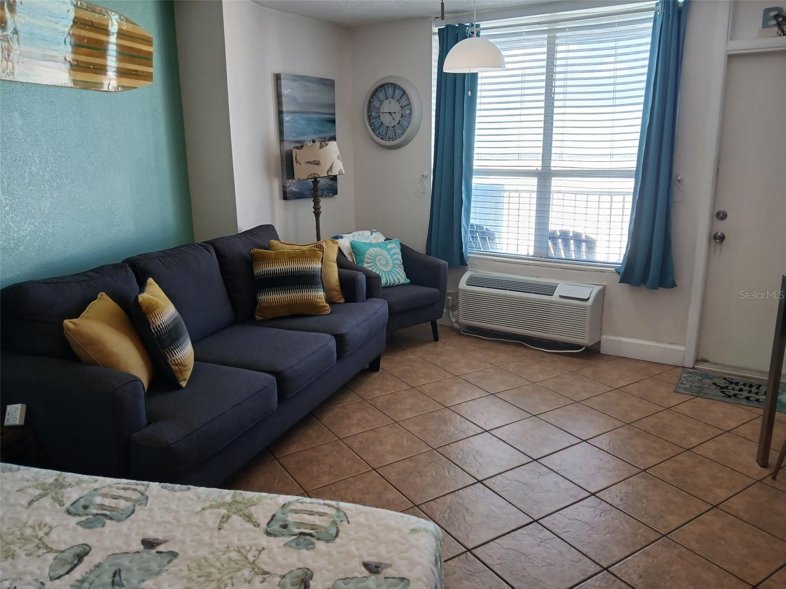 FOUNTAIN BEACH RESIDENCE - Residential