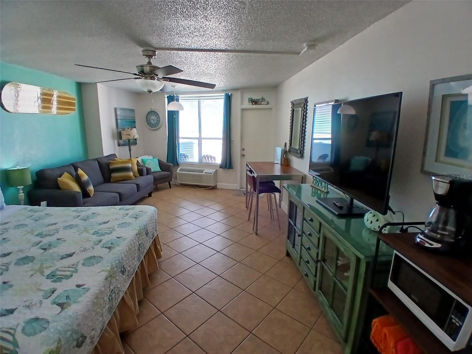 FOUNTAIN BEACH RESIDENCE - Residential