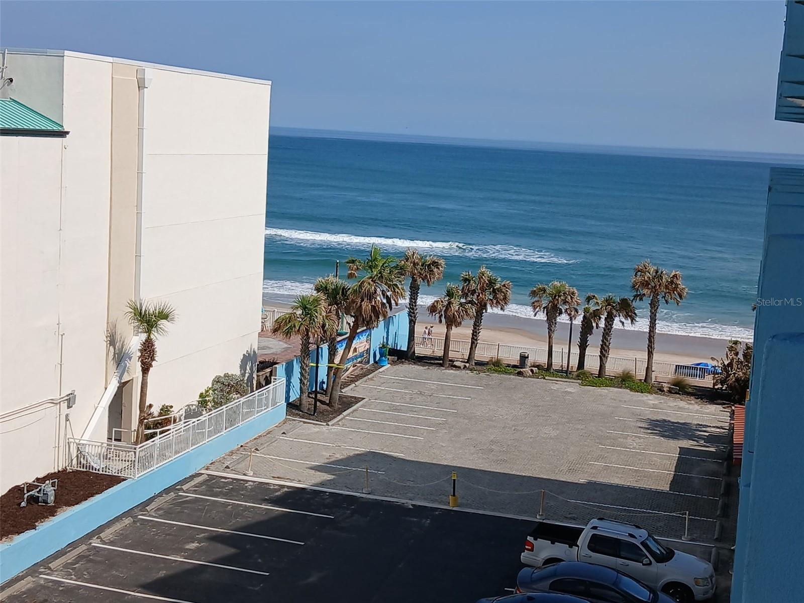 FOUNTAIN BEACH RESIDENCE - Residential