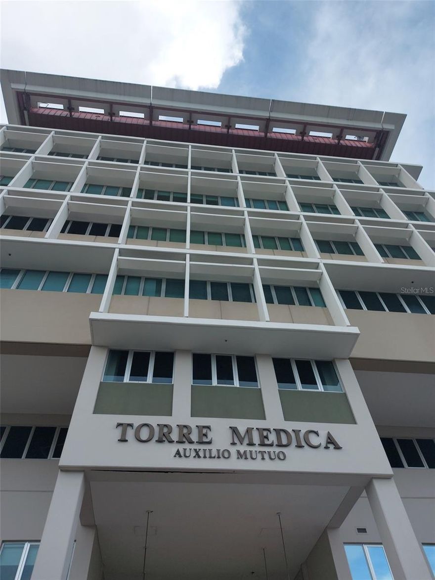 Private office for doctor practicing in any field of medicine located on the fifth floor of the Medical Tower of Auxilio Mutuo, right in the immediate vicinity of the Auxilio Mutuo Hospital in San Juan, Puerto Rico.  The office has a space of 1,073.93 square feet, with 2 entrance doors and has the interior distributions already built, with the following spaces: Spacious reception with area for secretaries-receptionist, 4 spacious rooms or exam rooms and / or procedures, room with rolling files for records, comfortable bathroom with toilet and sink, and another area for storing records and kitchenette.  Includes existing air conditioning system, furniture, rolling files, curtains, and light fixtures (art paintings not included). 

The office complex has 24/7 security, ample parking with security, 5 elevators, additional restrooms on the floor where the office is located, mailbox assigned in the main lobby of the Tower and directory for the offices.