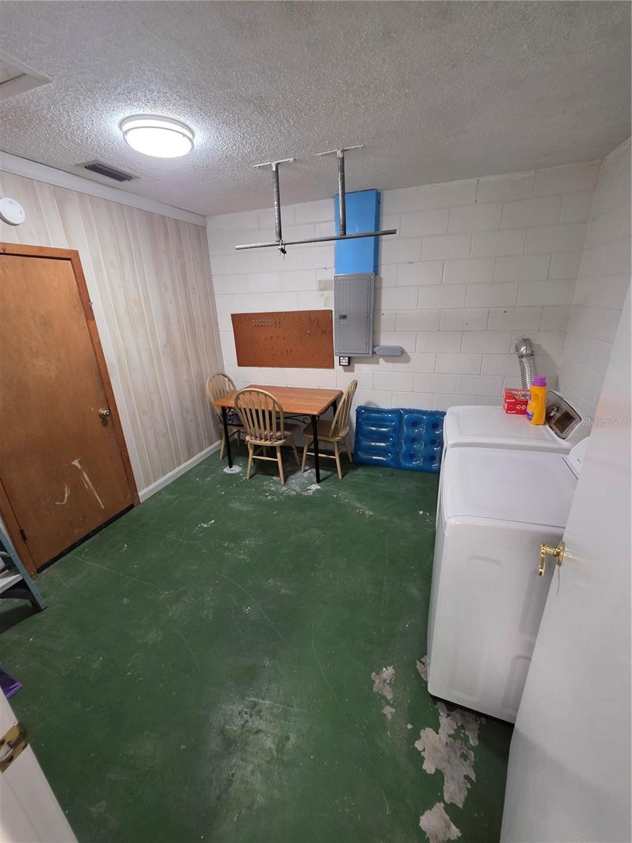 CUMBERLAND PARK 1ST ADD - Residential Lease