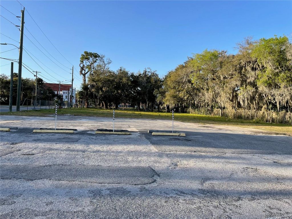 Photo of 735 S Martin Luther King Boulevard, Daytona Beach, FL 32114 (MLS # S5109714)