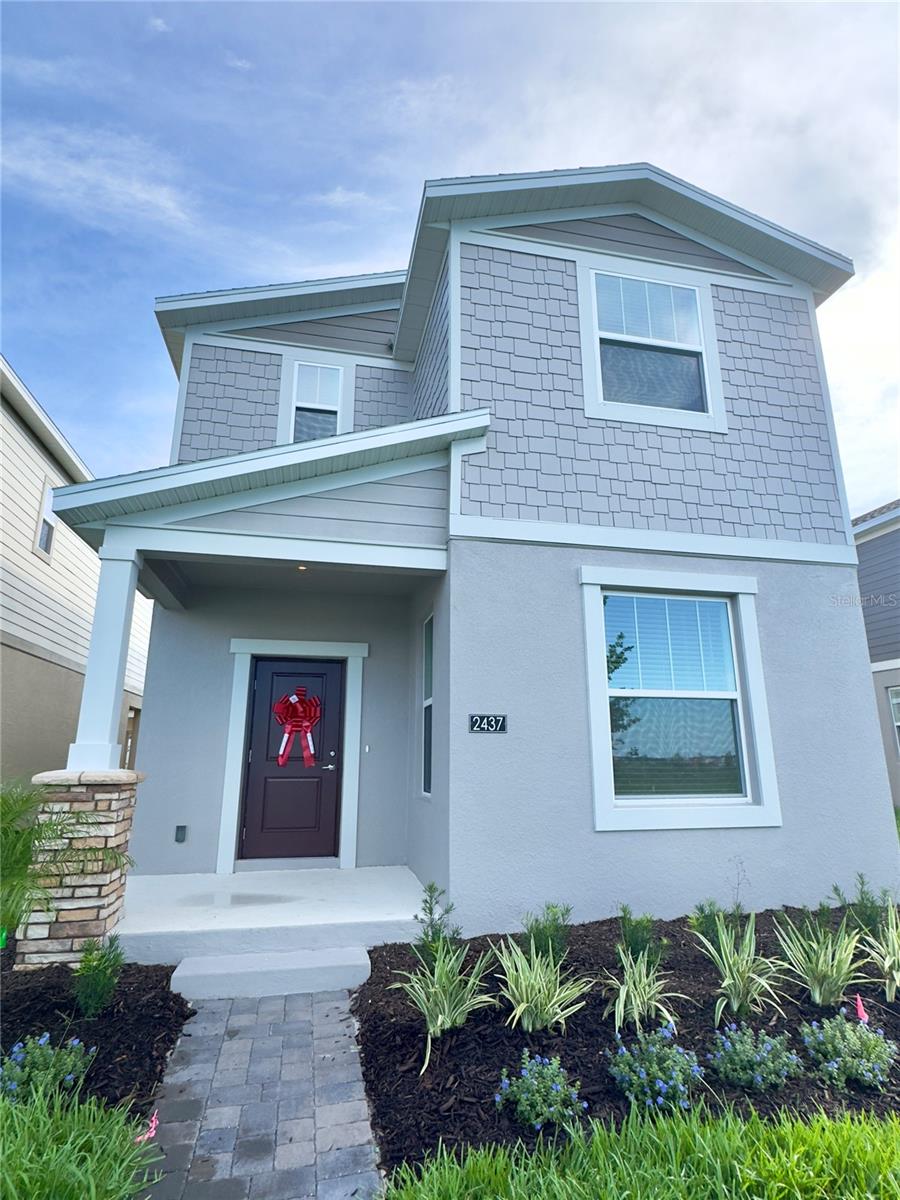 ?
Be the First to Live in TOHOQUA! ???
Modern and spacious 4-bedroom, 3.5-bathroom home, completely new and move-in ready. Enjoy an open-concept kitchen with energy-efficient stainless steel appliances, a brand-new central A/C system, and a functional layout perfect for everyday living and entertaining.
Includes a 1-car garage and extended driveway for added comfort and convenience.
Located in the highly desirable TOHOQUA community, you’ll have access to resort-style amenities: pool, fitness center, playgrounds, walking trails, and clubhouse.
A unique opportunity to enjoy low-maintenance living in a brand-new 2025 construction home.
??Available NOW — don’t miss your chance to be the very first to live here!