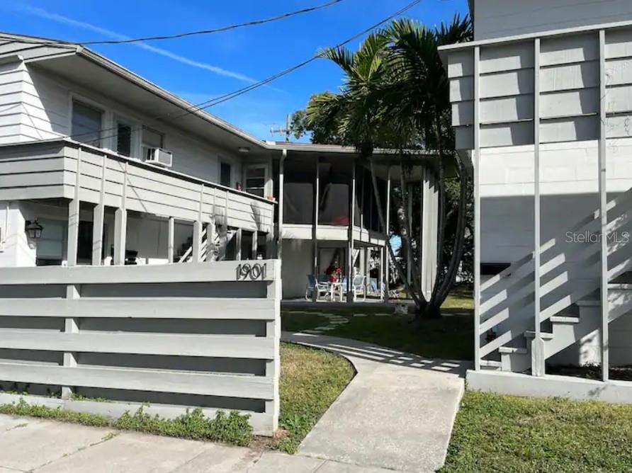 Enjoy this comfortable & spacious studio apartment located in wonderful Southside Village, recently renovated, 1 block to Sarasota Memorial Hospital. Brand new pool with large deck to enjoy the summer heat. Easy walk to so many wonderful restaurants and cute boutique stores. Siesta Key and Lido Key beaches 10 minutes away. https://www.southsidevillageresort.com/gardenia-studio-apt--southside-village-sarasota-florida-orp5b5aa78x