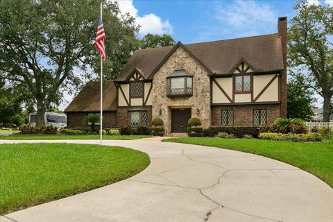 A home in LAKELAND