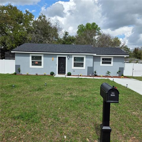 Photo of 1106 Valencia Road, Plant City, FL 33563 (MLS # O6387278)