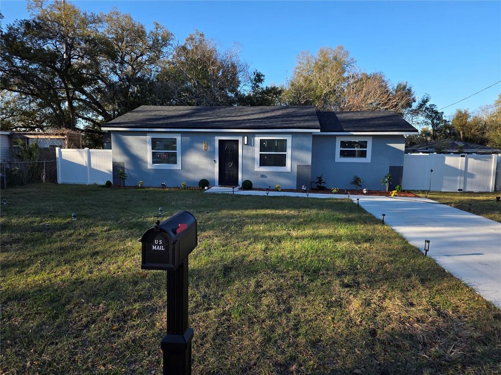 Photo of 1106 Valencia Road, Plant City, FL 33563 (MLS # O6387278)