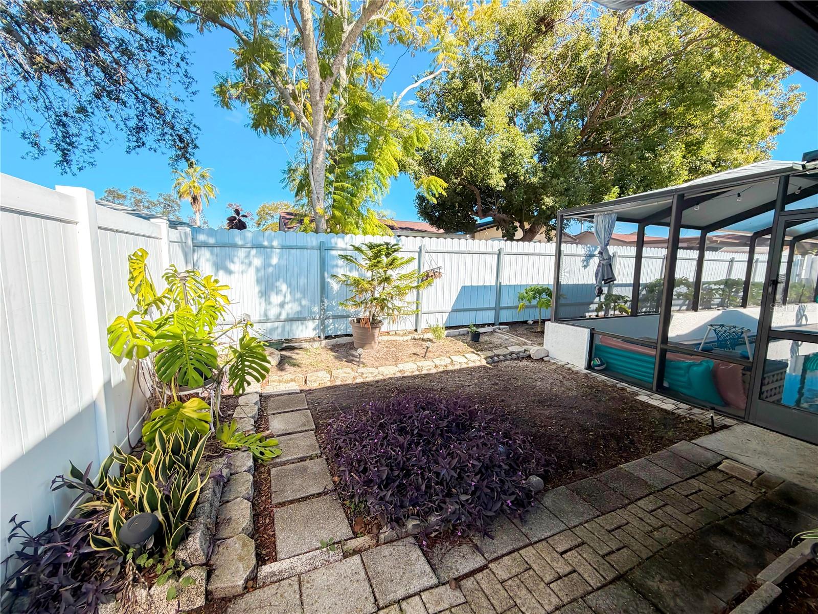 LAKES THE - Residential