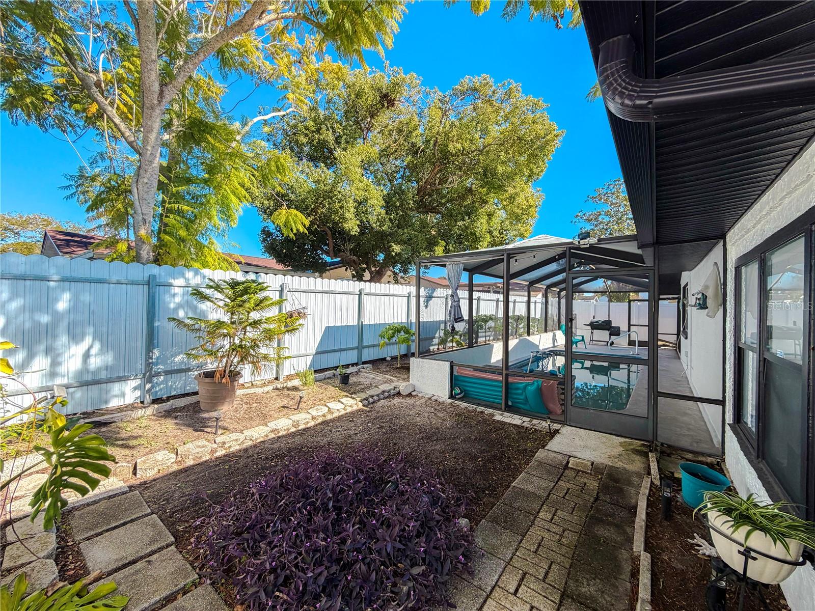 LAKES THE - Residential