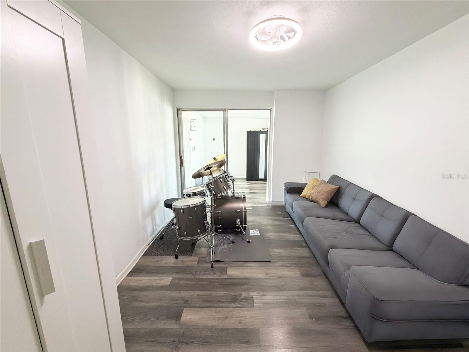 LAKES THE - Residential