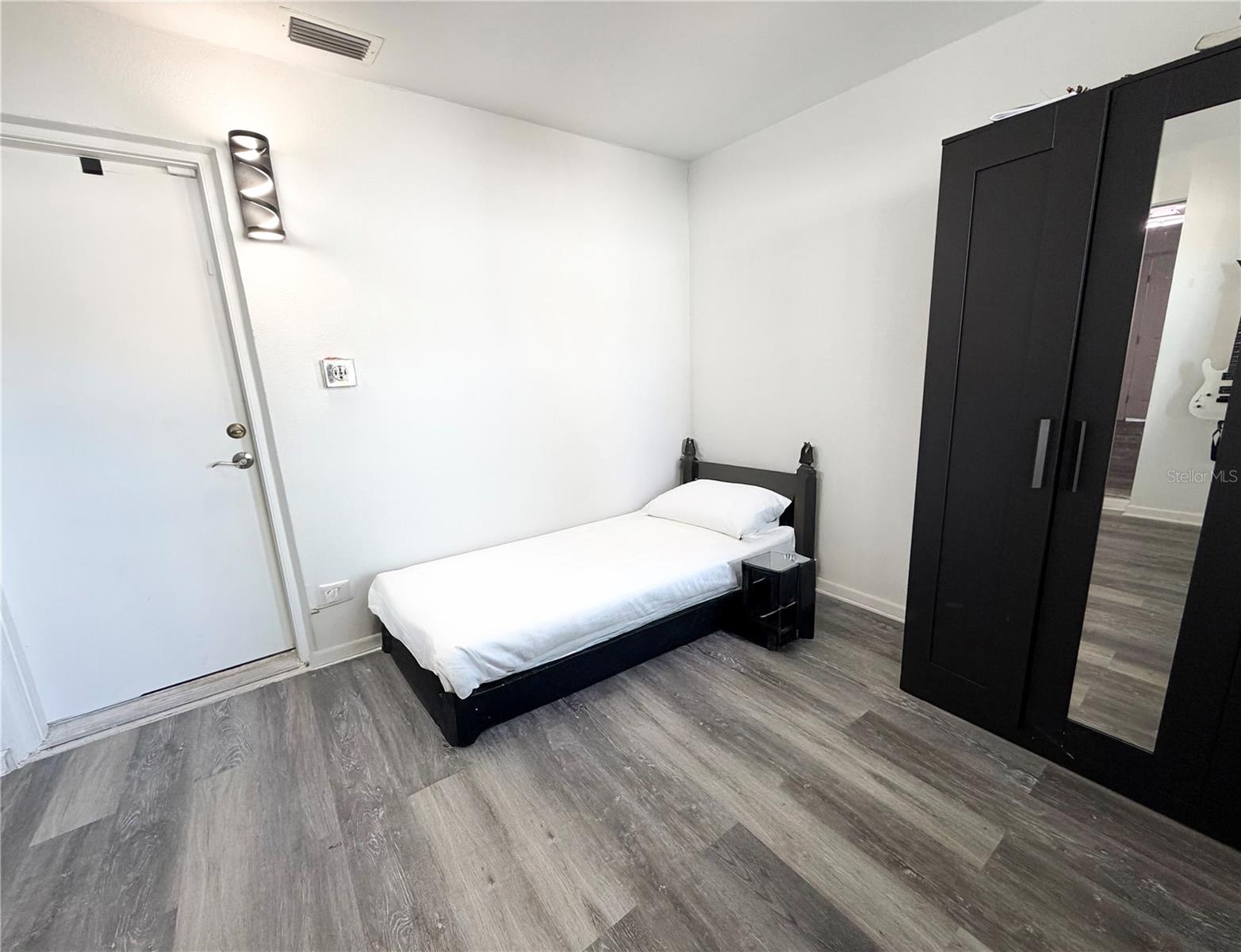 LAKES THE - Residential