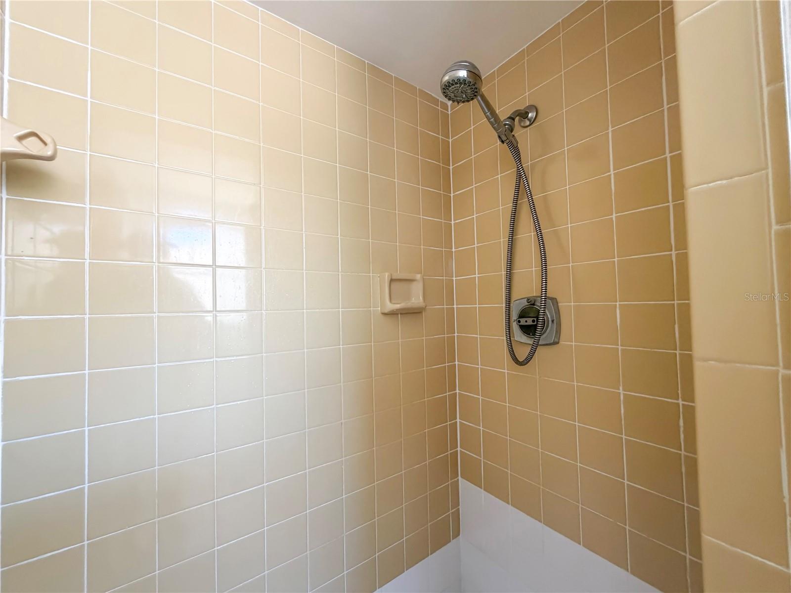 LAKES THE - Residential