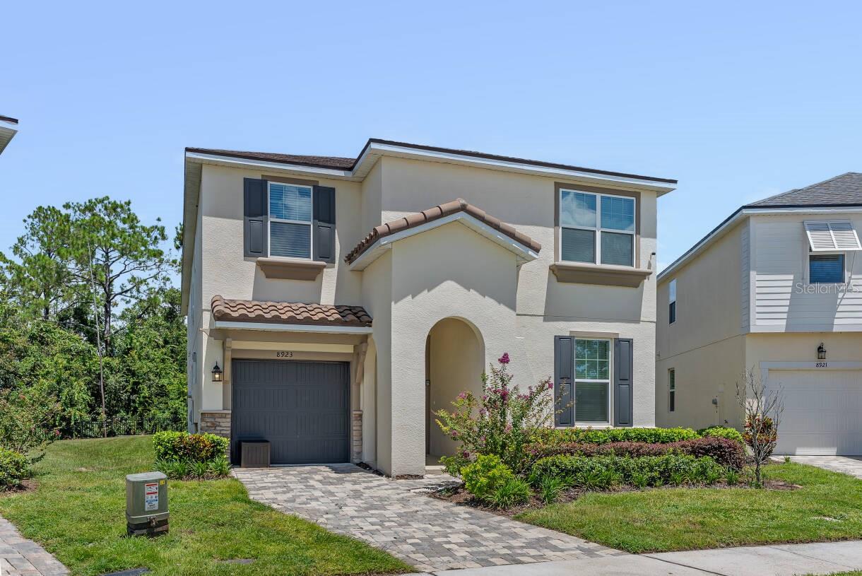 8923 COCONUT BREEZE DRIVE
