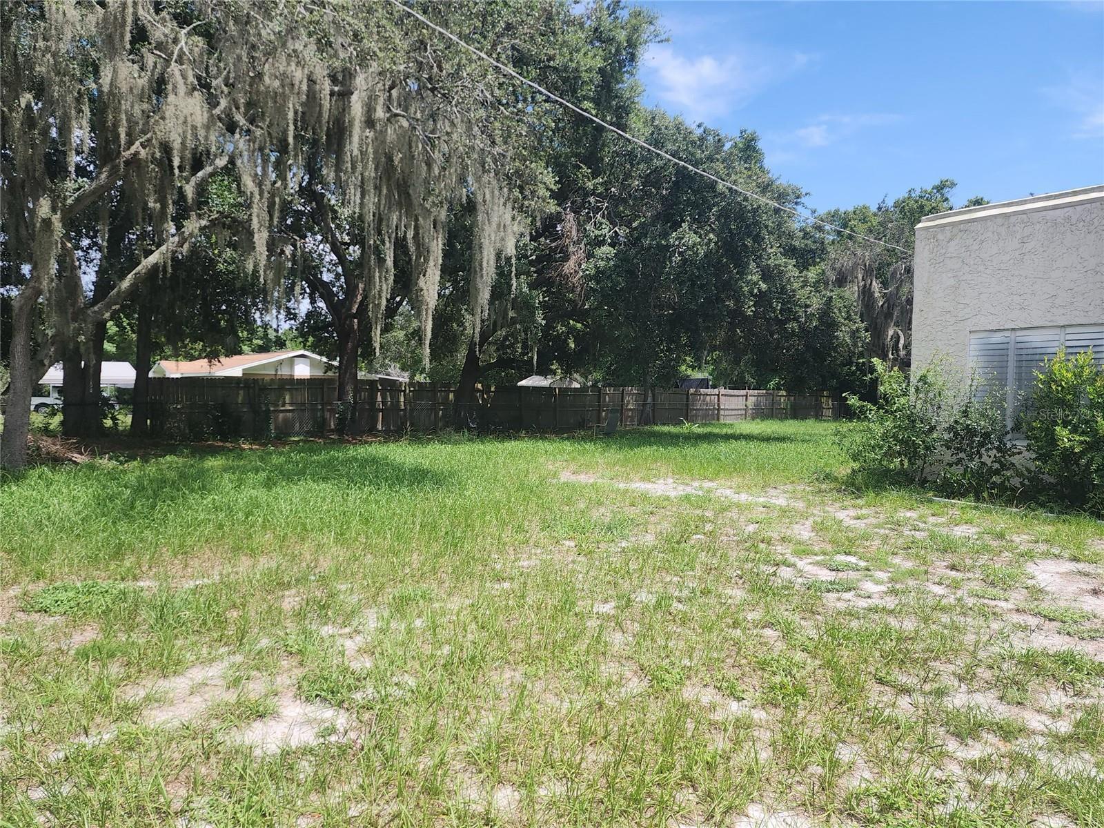 Prime Residential Lot for Investment and Construction
Fantastic opportunity to invest in vacant land ready for residential construction. Plans available for a beautiful home featuring 1,203 sq ft of living space, a 370 sq ft garage, and a 54 sq ft porch — totaling 1,627 sq ft. Preferred builder is Queen Homes, and the Sunset Cottage model can be constructed on this lot. Lending options are available to help make your vision a reality!
