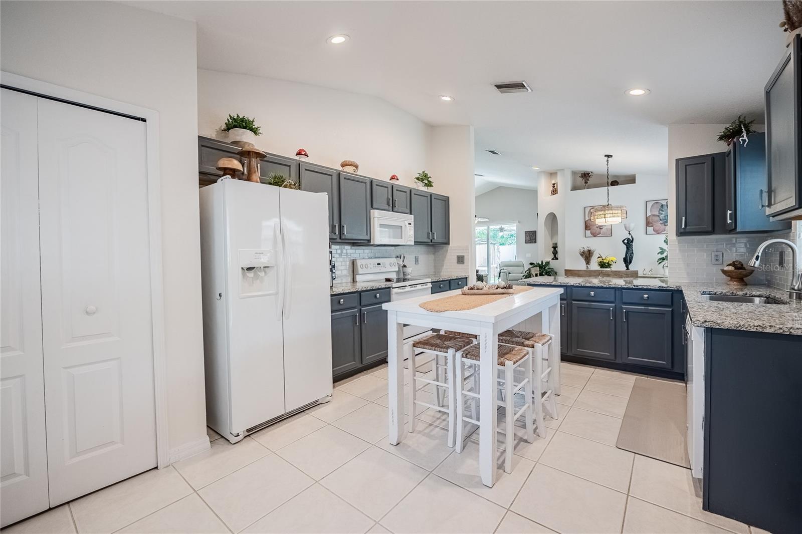 3873 HAMPTON HILLS DRIVE