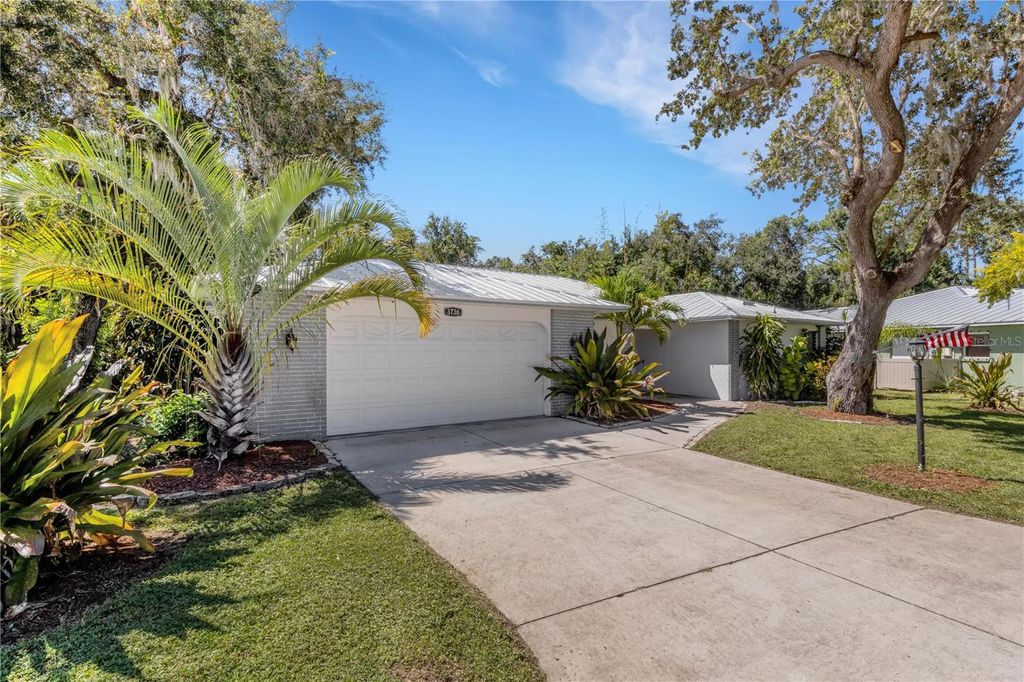 Photo of 3736 Maple Hollow Court, Sarasota, FL 34243 (MLS # A4657458)