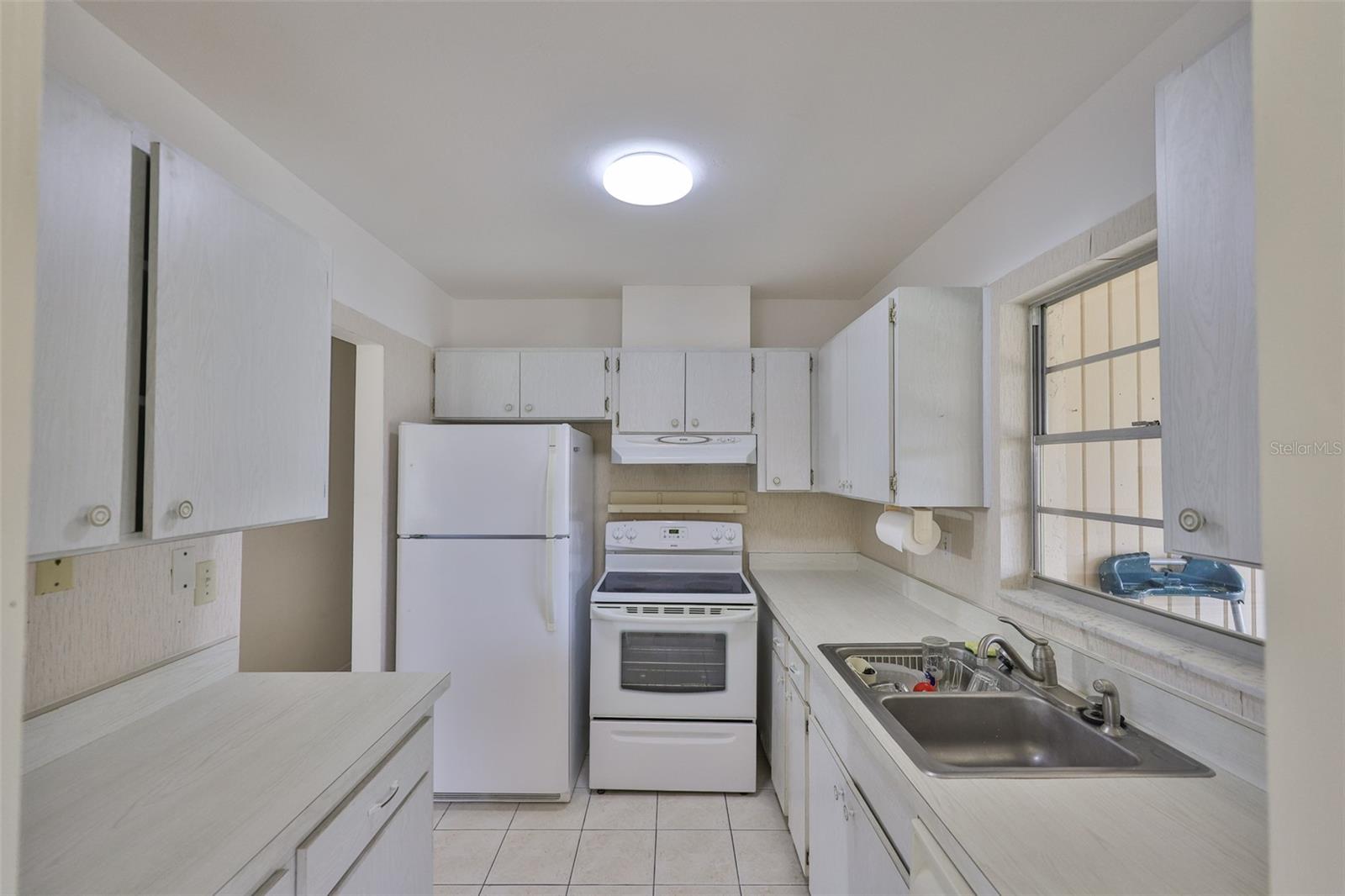 1904 CANTERBURY LANE 18