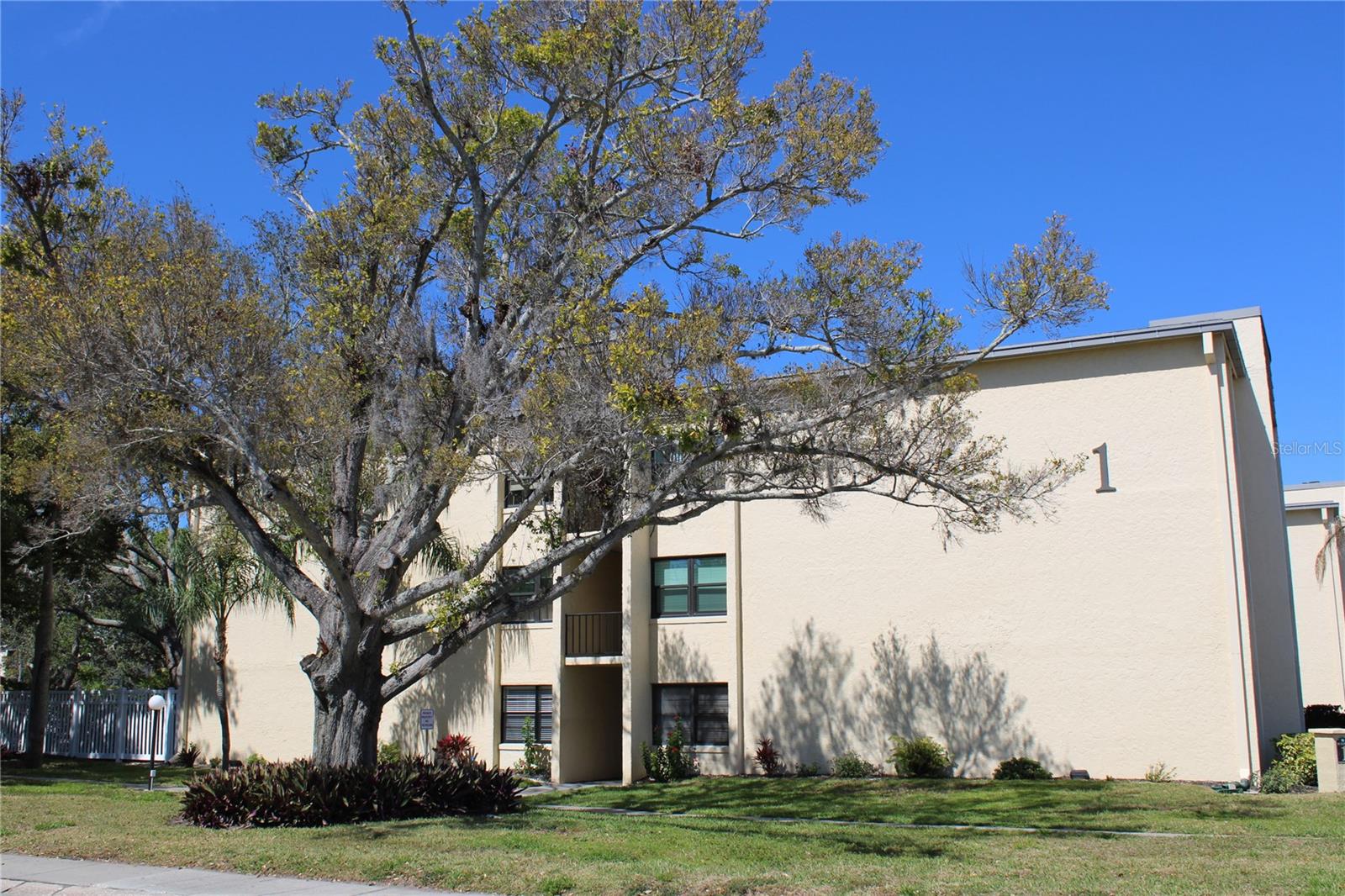 LAKEVIEW OF LARGO - Residential Lease