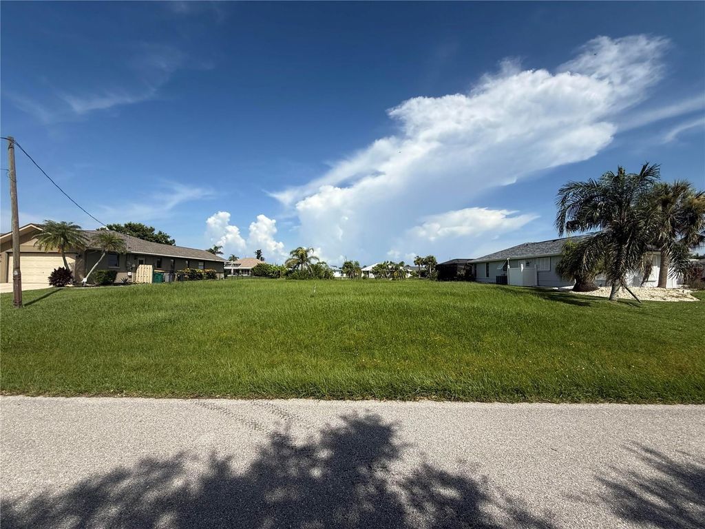 Photo of 11 Bunker Circle, Rotonda West, FL 33947 (MLS # A4657906)