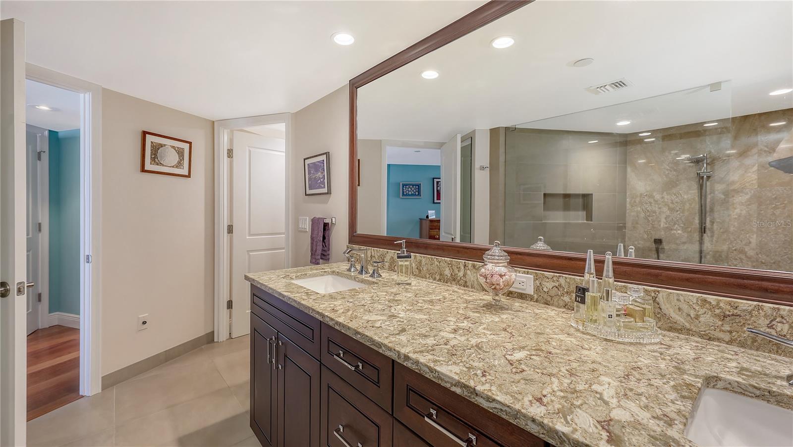 BEACHES OF LONGBOAT KEY PH-1 - Residential