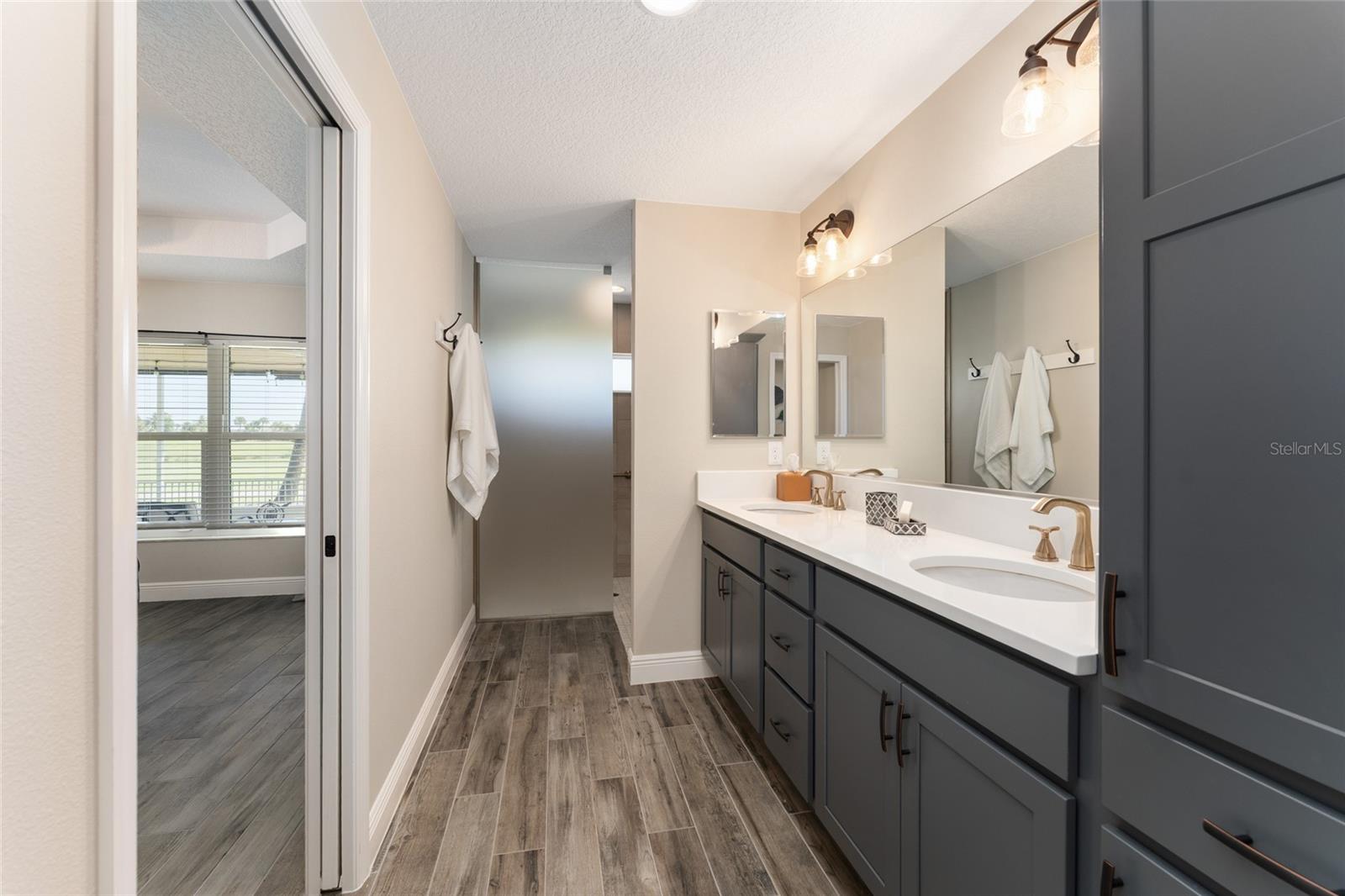 VILLAGES/SOUTHERN OAKS UN 76 - Residential