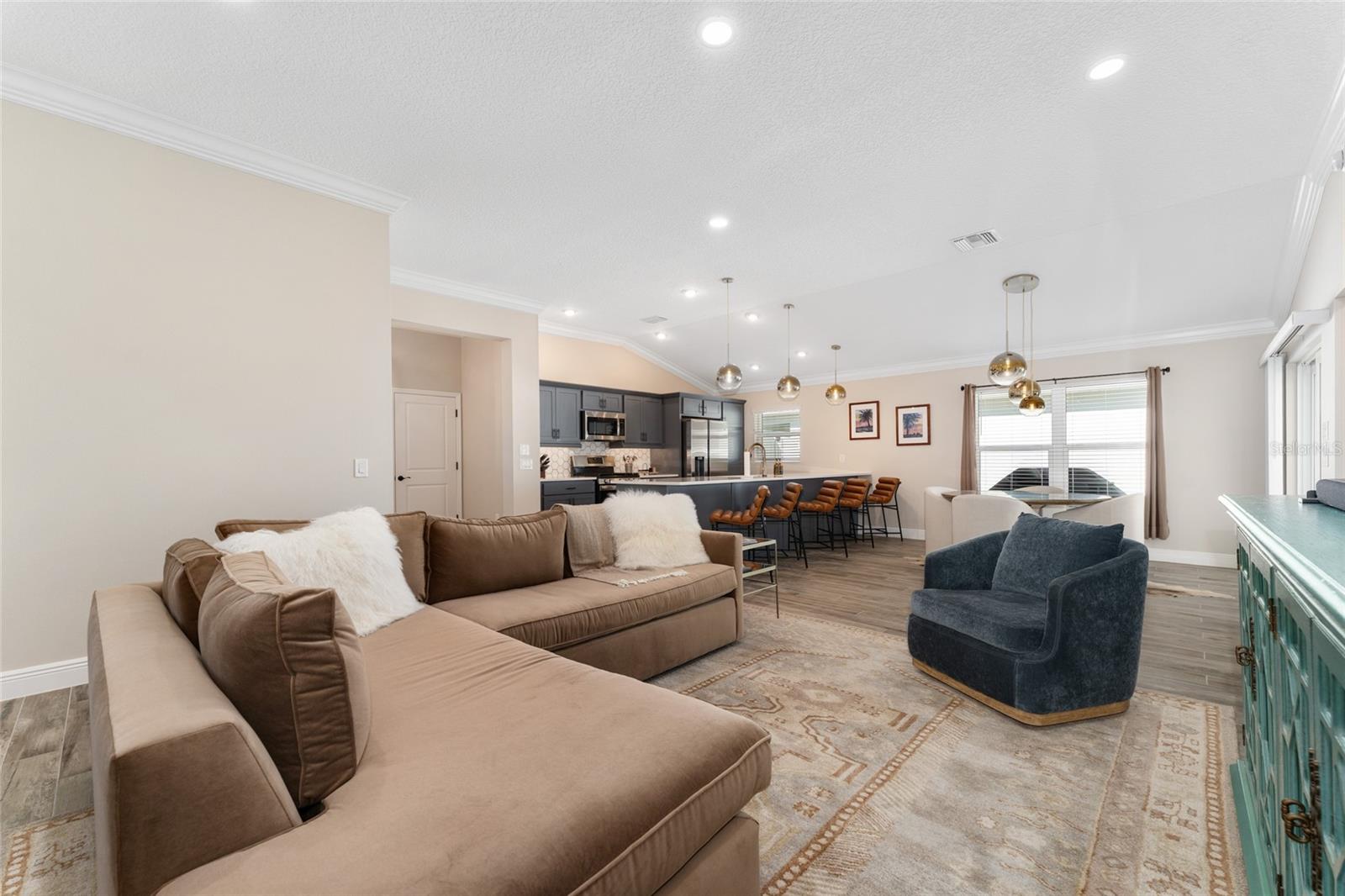 VILLAGES/SOUTHERN OAKS UN 76 - Residential