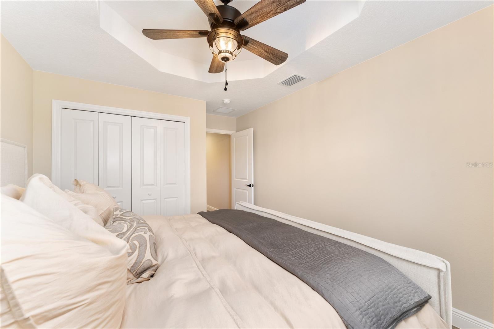 VILLAGES/SOUTHERN OAKS UN 76 - Residential