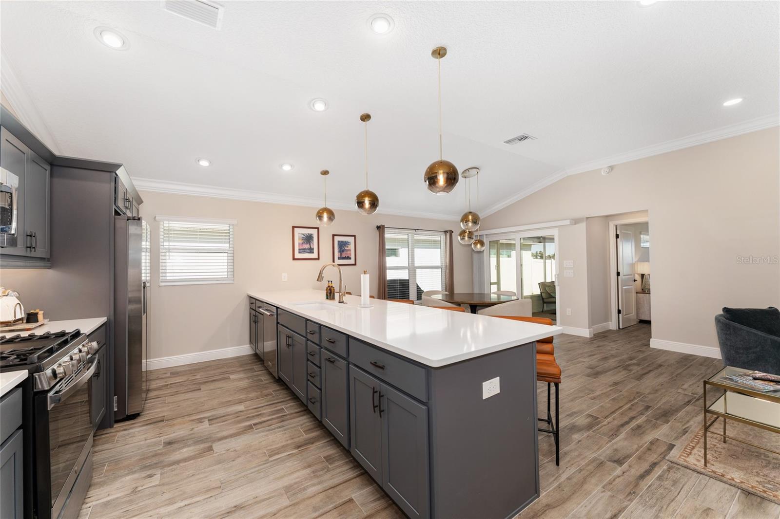 VILLAGES/SOUTHERN OAKS UN 76 - Residential