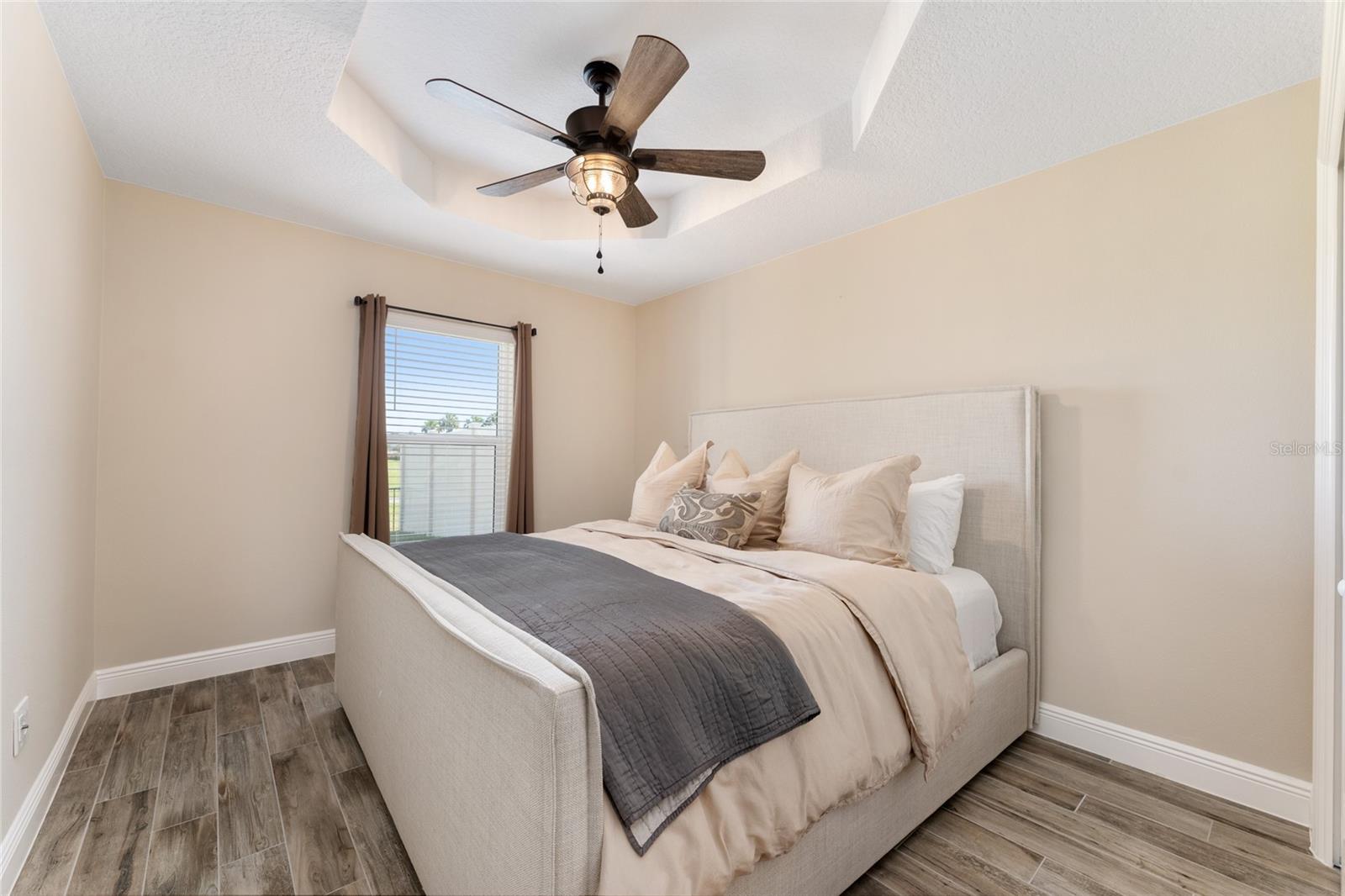 VILLAGES/SOUTHERN OAKS UN 76 - Residential