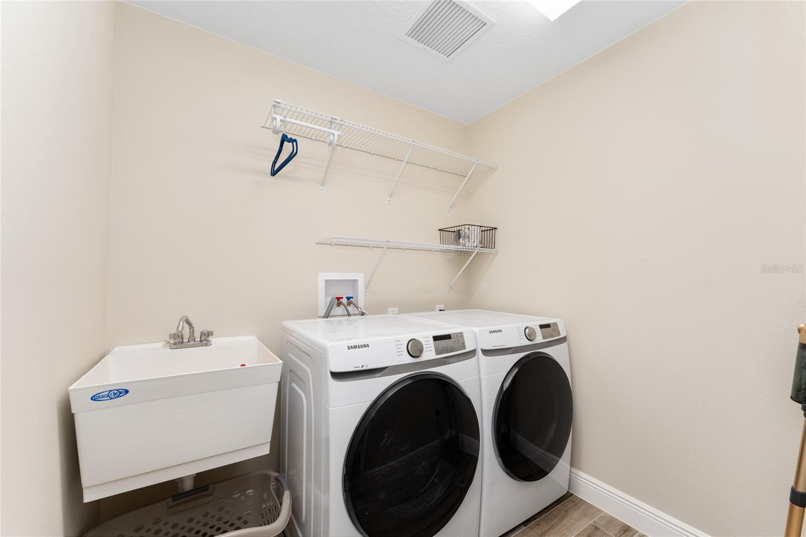 VILLAGES/SOUTHERN OAKS UN 76 - Residential