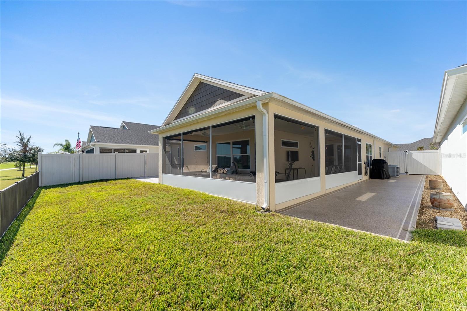 VILLAGES/SOUTHERN OAKS UN 76 - Residential