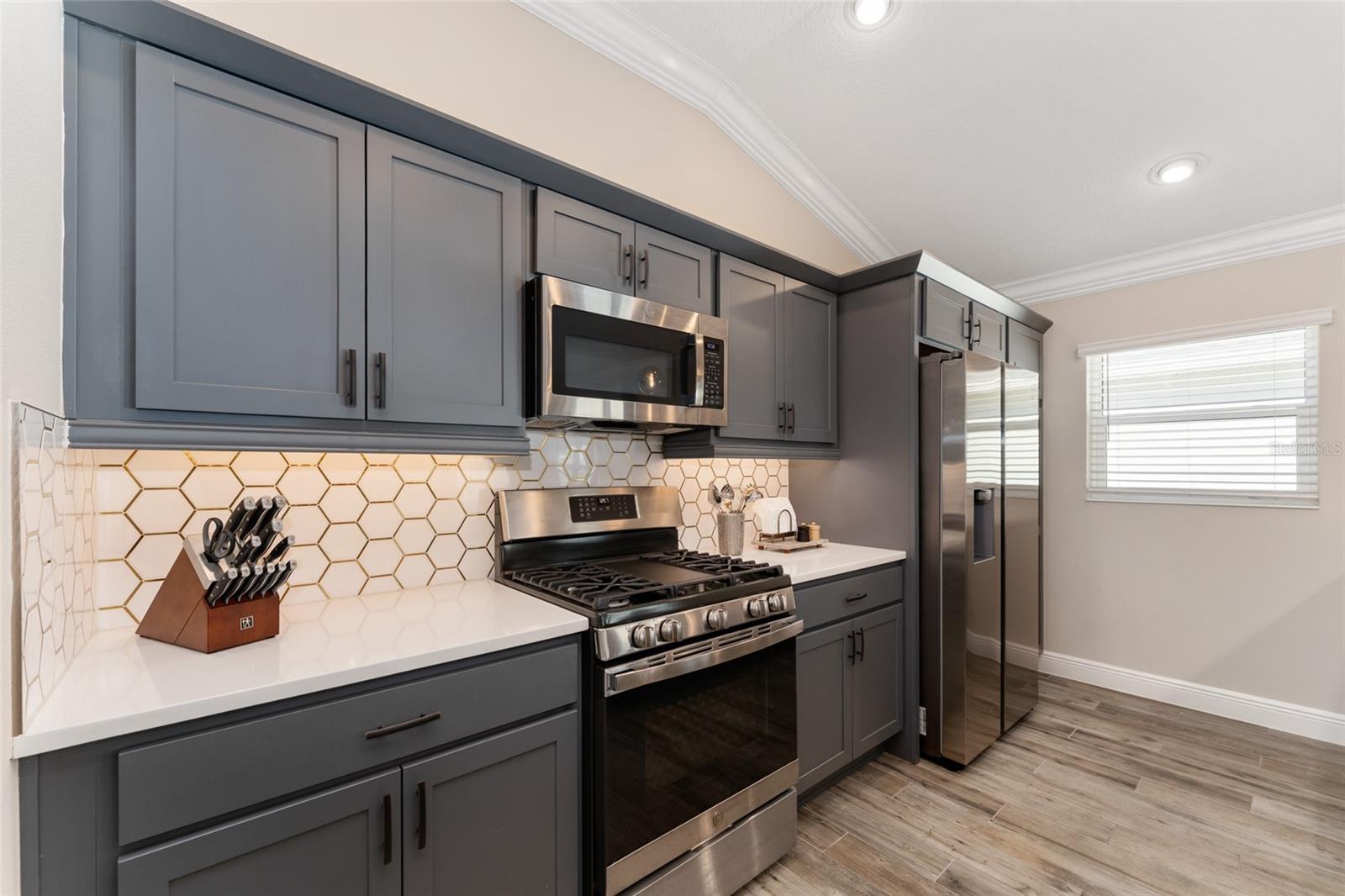 VILLAGES/SOUTHERN OAKS UN 76 - Residential